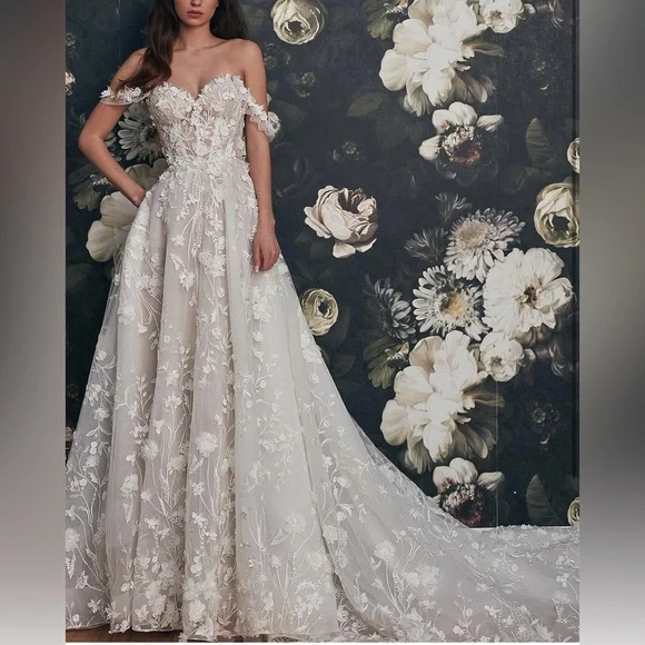 Calla Blanche wedding gown - Picture 16 of 17